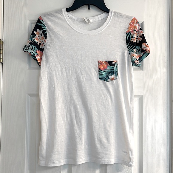PINK Victoria's Secret Tops - PINK Victoria’s Secret Tropical Floral One Pocket Tee VS Victorias Secret XS